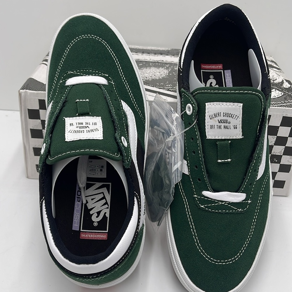 Vans Men's Green and Black Sneakers Gilbert Crocke
Dark Green/White
VN0A5JIFDGY - Picture 12 of 16